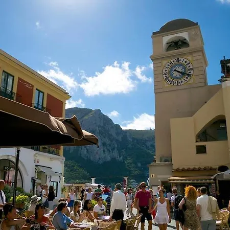 Center Capri